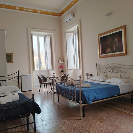 Palazzo Castellano Panzió Lecce Kültér fotó