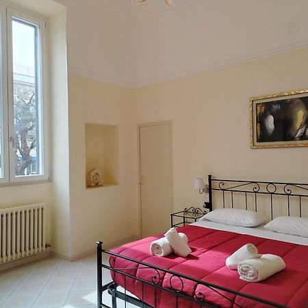 Palazzo Castellano Panzió Lecce Kültér fotó
